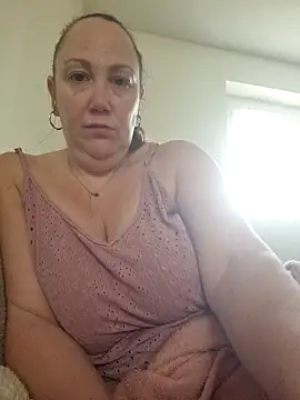 Snapshot of Wisie_Cutie chatting on March 22, 2025, 1:41 pm Wisie Cutie online show from March 22, 2025, 1:41 pm