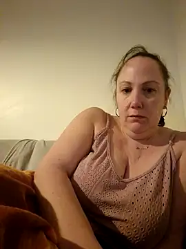 Snapshot of Wisie_Cutie chatting on February 23, 2025, 10:42 pm Wisie Cutie online show from February 23, 2025, 10:42 pm