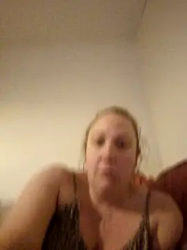 Snapshot of Wisie_Cutie chatting on February 6, 2025, 11:04 pm Wisie Cutie online show from February 6, 2025, 11:04 pm