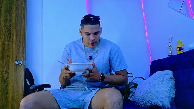 rick03 leto online show from November 22, 2025, 4:44 am