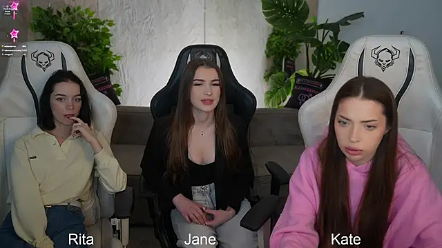 Snapshot of Kate054 chatting on November 17, 2025, 11:25 am Kate054 online show from November 17, 2025, 11:25 am