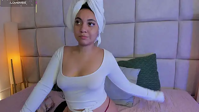 Snapshot of Sooffii_1 chatting on December 16, 2025, 2:16 am Sooffii 1 online show from December 16, 2025, 2:16 am