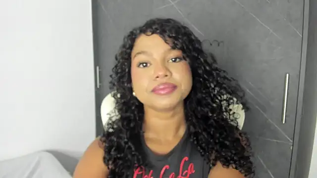 Snapshot of chloe_ebony_ chatting on February 19, 2026, 1:24 am chloe ebony online show from February 19, 2026, 1:24 am