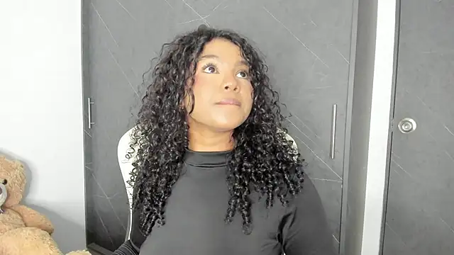 Snapshot of chloe_ebony_ chatting on February 14, 2026, 1:50 am chloe ebony online show from February 14, 2026, 1:50 am