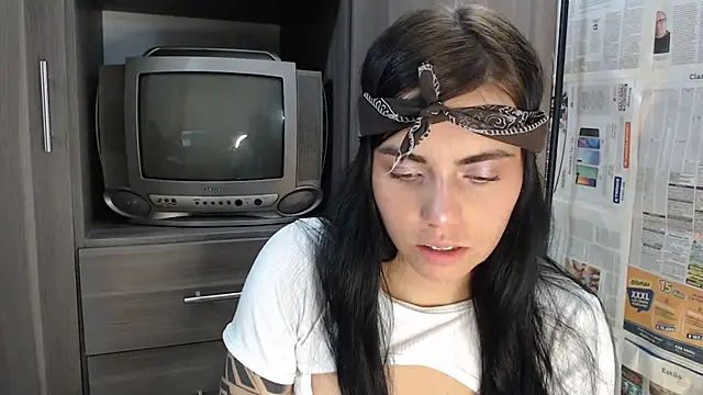 i am nina  online show from February 26, 2025, 3:46 am