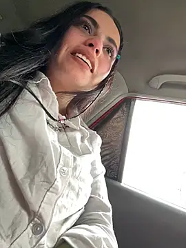 i am nina  online show from November 28, 2025, 9:15 pm