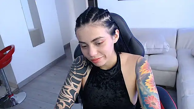 i am nina  online show from March 7, 2025, 9:27 pm