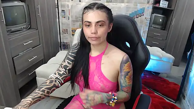 i am nina  online show from September 8, 2025, 11:04 pm