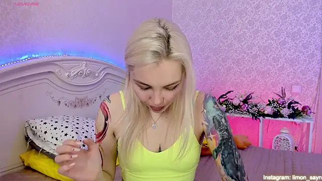 LillyMoure  online show from March 15, 2025, 2:56 am