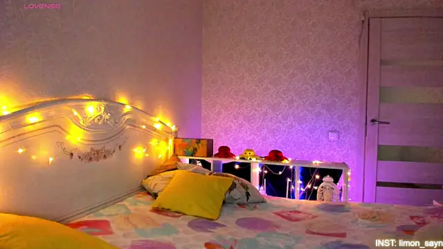 LillyMoure  online show from March 16, 2026, 11:18 pm