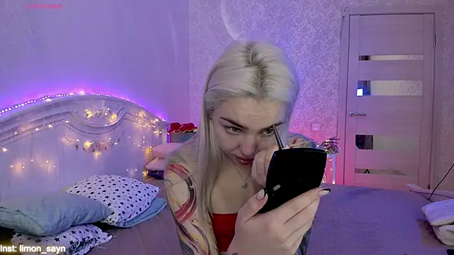 LillyMoure  online show from September 27, 2025, 11:33 pm