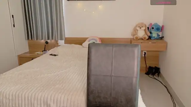 Snapshot of RedFires chatting on September 19, 2025, 5:22 am RedFires online show from September 19, 2025, 5:22 am