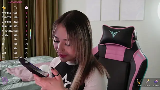 Snapshot of Fiona-Love chatting on November 4, 2025, 4:33 pm Fiona-Love online show from November 4, 2025, 4:33 pm