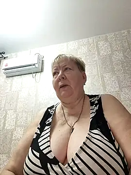 EffectFiona online show from November 3, 2025, 1:44 am