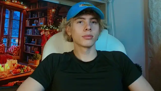 Snapshot of dimitri_tv chatting on December 16, 2025, 5:28 pm dimitri tv online show from December 16, 2025, 5:28 pm