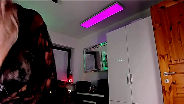 Snapshot of 2bigass4_u chatting on September 25, 2025, 3:34 am 2bigass4 u online show from September 25, 2025, 3:34 am