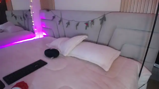 Miss Loise online show from December 21, 2025, 2:13 am