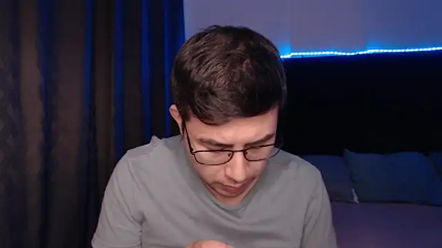 andrewmhilton  online show from April 7, 2026, 6:04 am