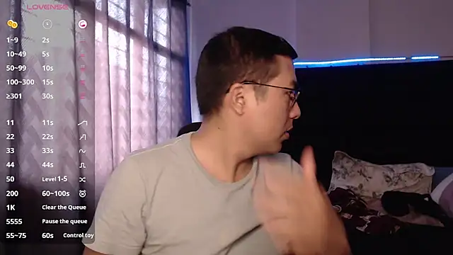 andrewmhilton  online show from November 9, 2025, 6:23 pm