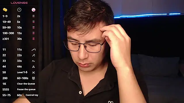 andrewmhilton  online show from November 23, 2025, 6:23 am