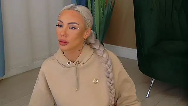 Snapshot of Bailey_Rush chatting on November 7, 2025, 5:28 pm Bailey Rush online show from November 7, 2025, 5:28 pm