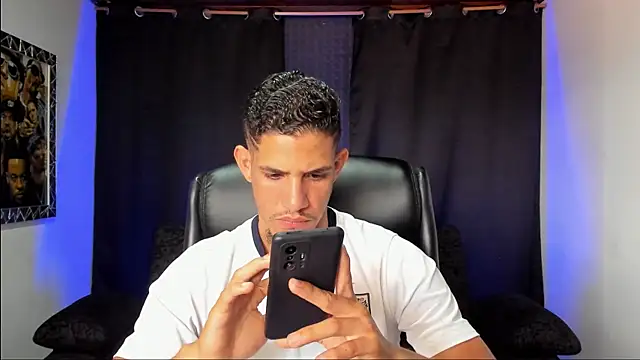 jhonnysnow17 online show from March 22, 2026, 6:42 pm