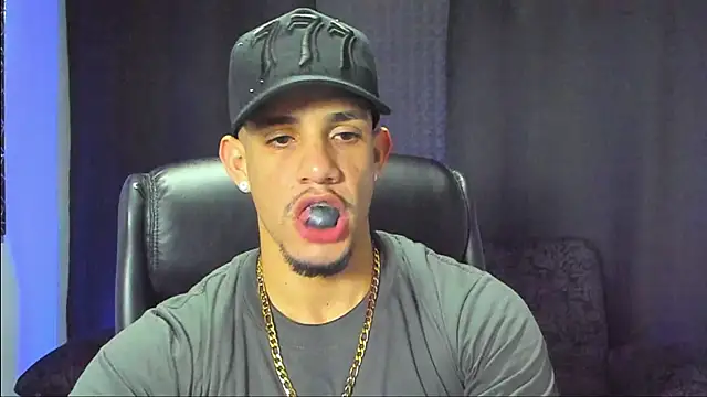 jhonnysnow17 online show from December 5, 2025, 7:29 am