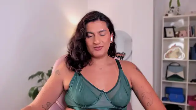 ari artis online show from February 13, 2025, 4:43 am