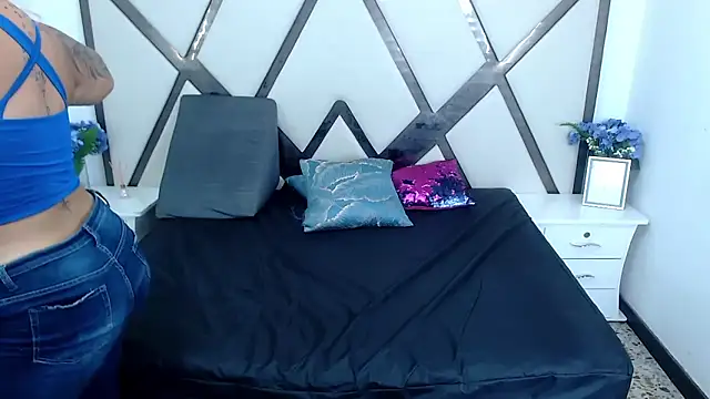 Snapshot of ChloexBigAss chatting on December 13, 2024, 9:30 pm ChloexBigAss online show from December 13, 2024, 9:30 pm