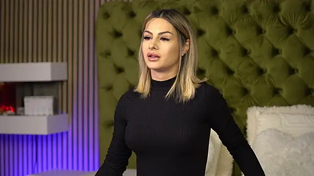 Snapshot of TiffanyMaze chatting on September 29, 2025, 6:09 am TiffanyMaze online show from September 29, 2025, 6:09 am