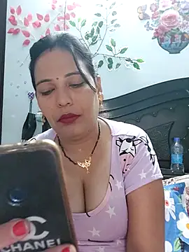 Snapshot of Poojabhabi101 chatting on October 25, 2025, 5:39 am Poojabhabi101 online show from October 25, 2025, 5:39 am