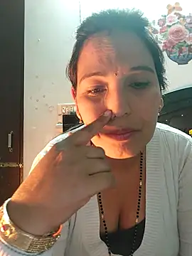 Snapshot of Poojabhabi101 chatting on January 15, 2026, 7:45 am Poojabhabi101 online show from January 15, 2026, 7:45 am