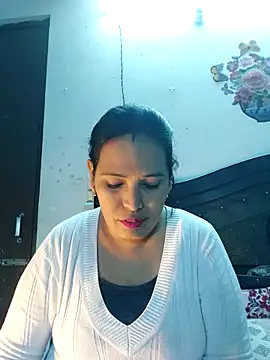 Snapshot of Poojabhabi101 chatting on January 8, 2026, 5:57 am Poojabhabi101 online show from January 8, 2026, 5:57 am