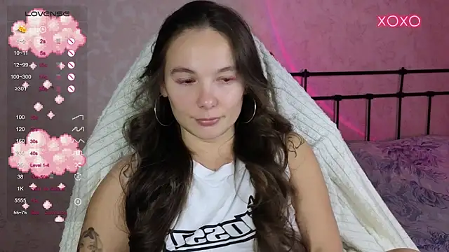 lil luna x online show from October 3, 2025, 7:26 pm