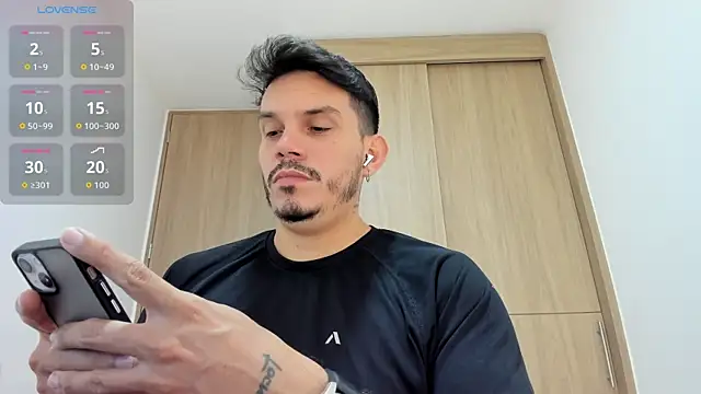 alejandro stark online show from October 28, 2025, 3:55 pm