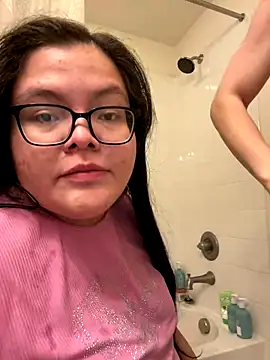 Snapshot of LiverandBrat77 chatting on December 4, 2025, 10:42 pm LiverandBrat77 online show from December 4, 2025, 10:42 pm