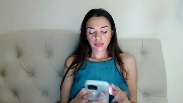 Snapshot of Mika_Gold chatting on November 11, 2025, 5:41 pm Mika Gold online show from November 11, 2025, 5:41 pm