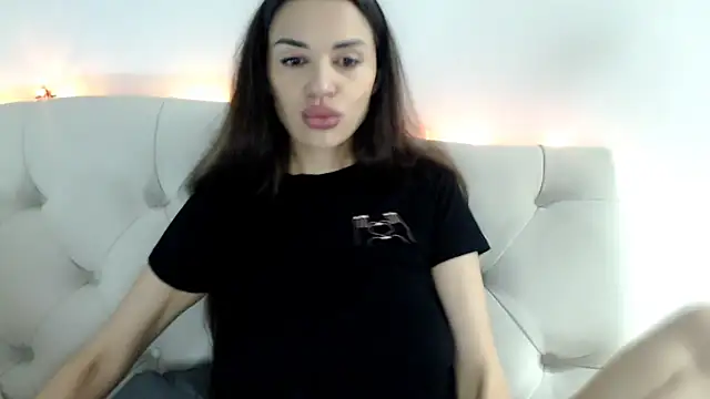 Snapshot of Mika_Gold chatting on December 14, 2025, 7:41 pm Mika Gold online show from December 14, 2025, 7:41 pm