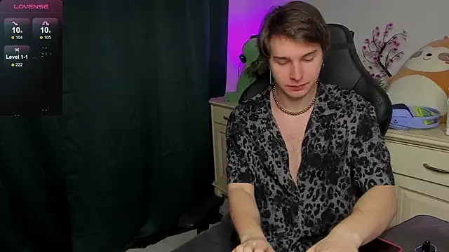 Snapshot of Vincent_Strong chatting on October 26, 2025, 8:48 am Vincent Strong online show from October 26, 2025, 8:48 am