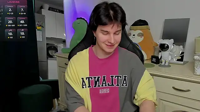 Vincent Strong online show from April 10, 2026, 1:18 pm