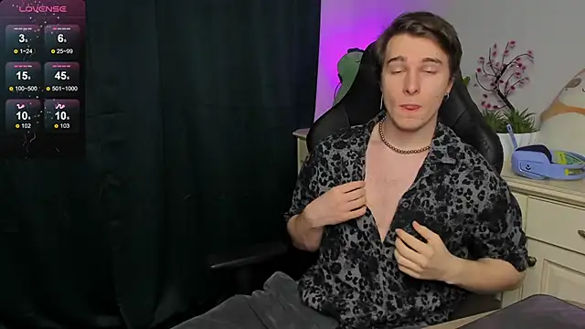 Snapshot of Vincent_Strong chatting on November 9, 2025, 8:18 am Vincent Strong online show from November 9, 2025, 8:18 am