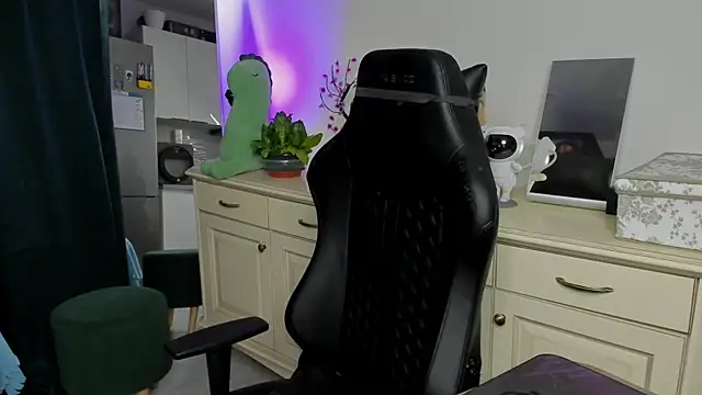 Vincent Strong online show from April 24, 2026, 10:17 am