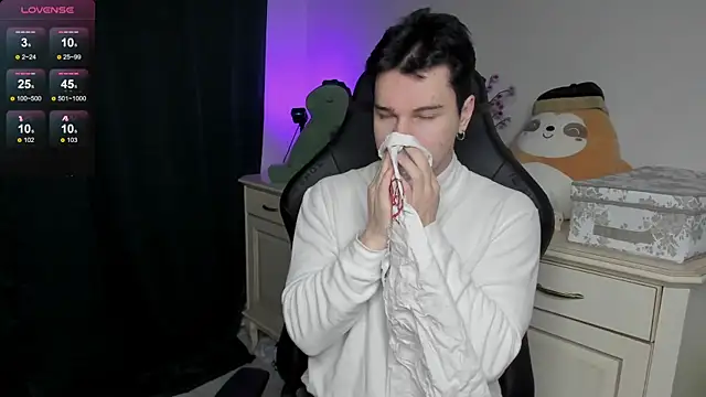 Snapshot of Vincent_Strong chatting on December 14, 2025, 1:34 am Vincent Strong online show from December 14, 2025, 1:34 am