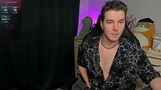 Snapshot of Vincent_Strong chatting on December 4, 2025, 3:38 am Vincent Strong online show from December 4, 2025, 3:38 am