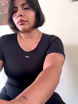 Snapshot of GigiiStone chatting on November 2, 2025, 8:58 pm GigiiStone online show from November 2, 2025, 8:58 pm