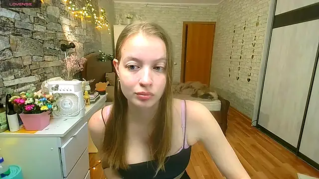 Snapshot of __Aphrodita__wow__ chatting on May 10, 2026, 2:19 pm Aphrodita wow online show from May 10, 2026, 2:19 pm