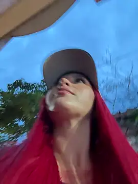 Snapshot of zafiro_mo0n chatting on October 24, 2025, 10:53 pm zafiro mo0n online show from October 24, 2025, 10:53 pm