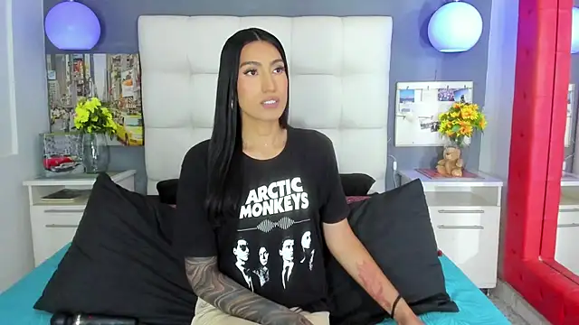 Snapshot of Taly_Fox chatting on December 15, 2025, 9:20 pm Taly Fox online show from December 15, 2025, 9:20 pm