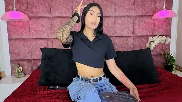 Taly Fox online show from April 7, 2026, 9:38 pm