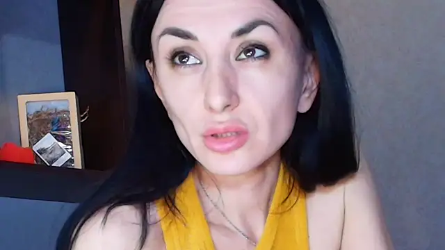 Snapshot of Siaconna chatting on March 22, 2025, 9:45 am Siaconna online show from March 22, 2025, 9:45 am